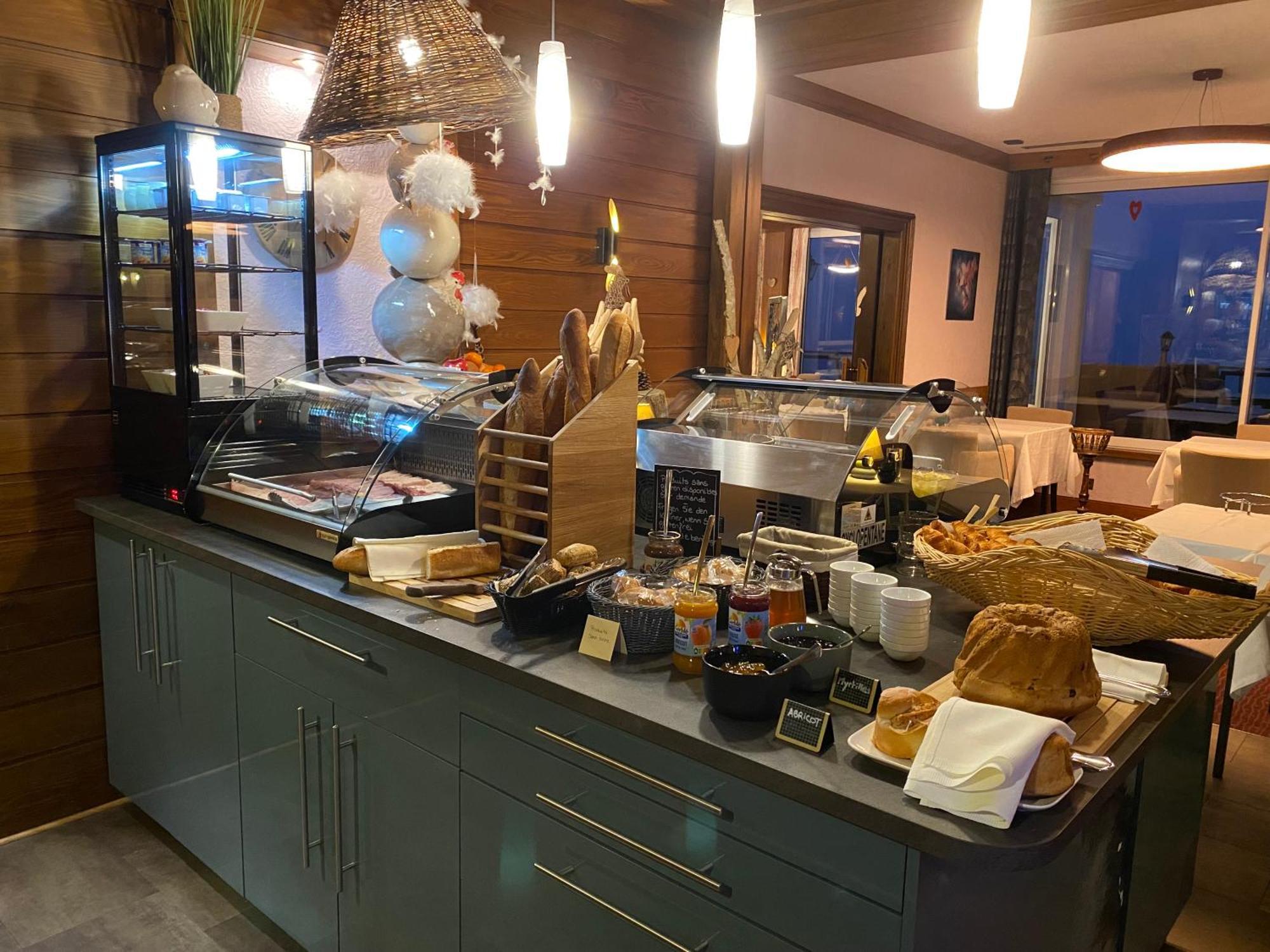Hotel Restaurant Aux Trois Roses La Petite-Pierre Ngoại thất bức ảnh
