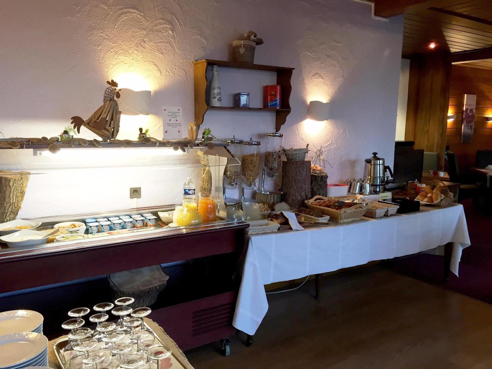 Hotel Restaurant Aux Trois Roses La Petite-Pierre Ngoại thất bức ảnh